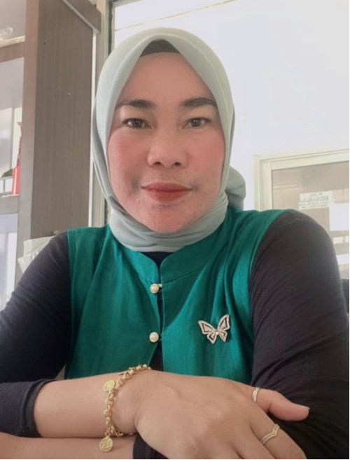 Endang Hurnefi, M.M